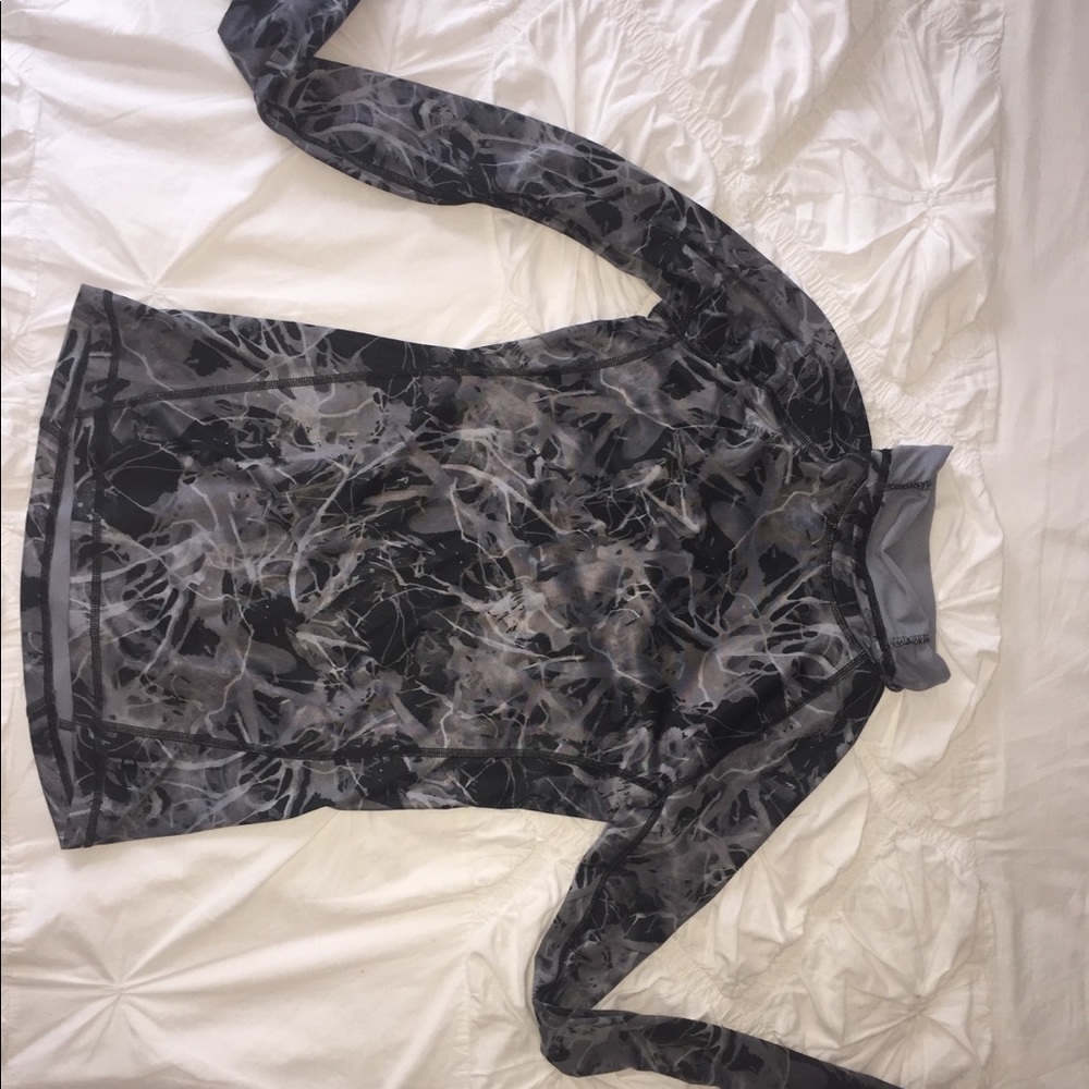 Long sleeve and turtle neck camo gym shirt!